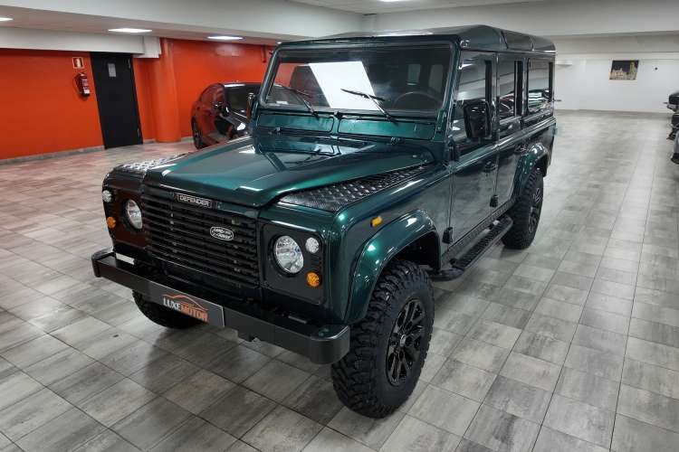 Land-Rover Defender