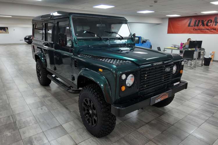 Land-Rover Defender