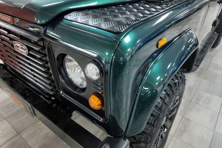 Land-Rover Defender
