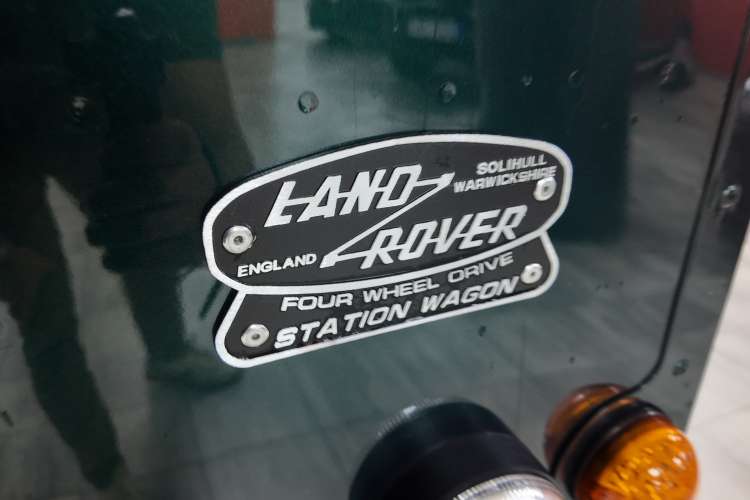 Land-Rover Defender