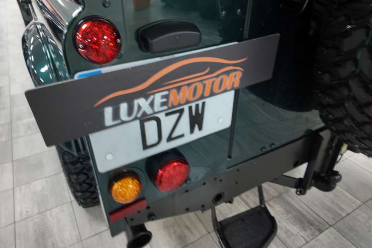 Land-Rover Defender