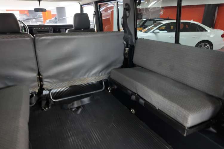 Land-Rover Defender