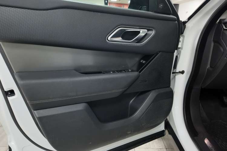 Land-Rover Range Rover Velar