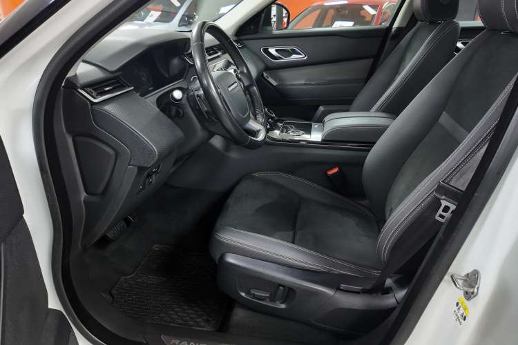 Land-Rover Range Rover Velar