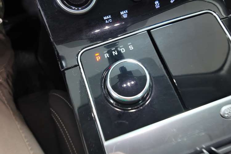 Land-Rover Range Rover Velar