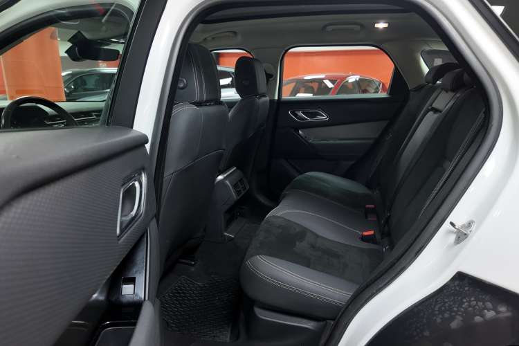 Land-Rover Range Rover Velar