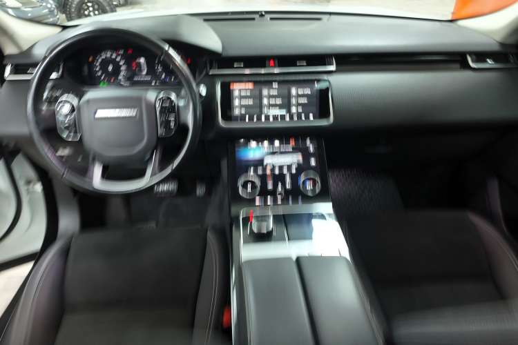 Land-Rover Range Rover Velar