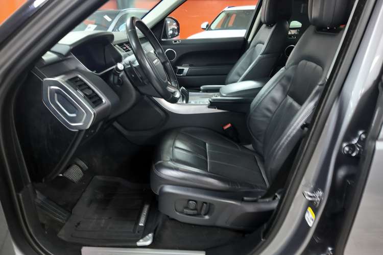 Land-Rover Range Rover Sport