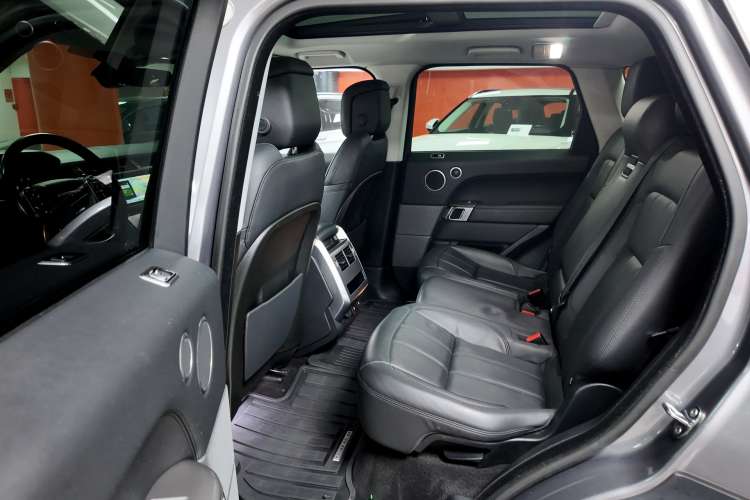 Land-Rover Range Rover Sport