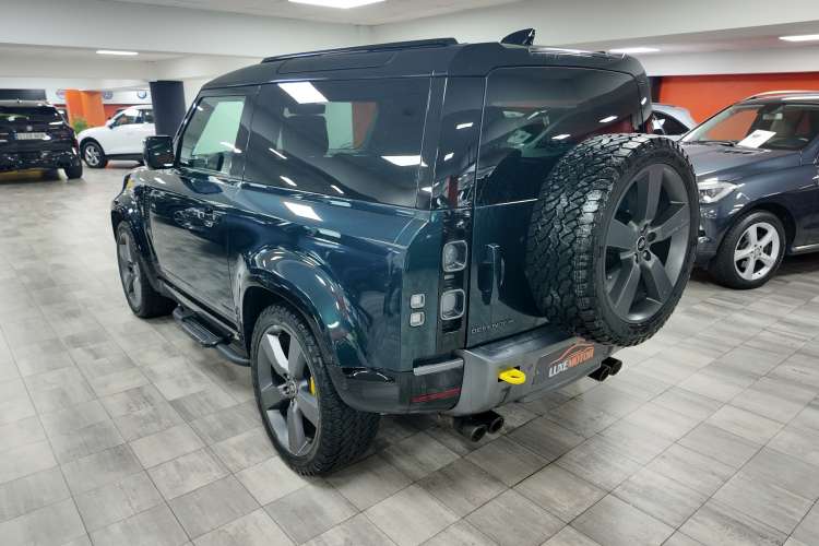 Land-Rover Defender