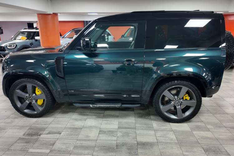 Land-Rover Defender