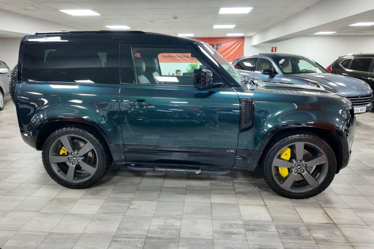 Land-Rover Defender