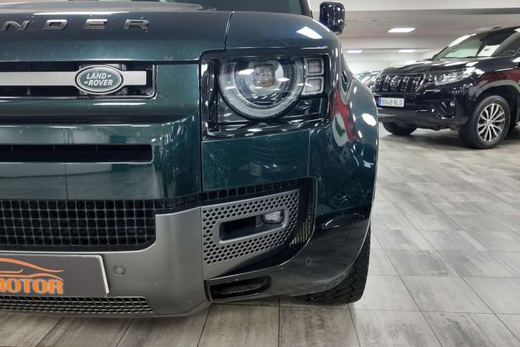 Land-Rover Defender