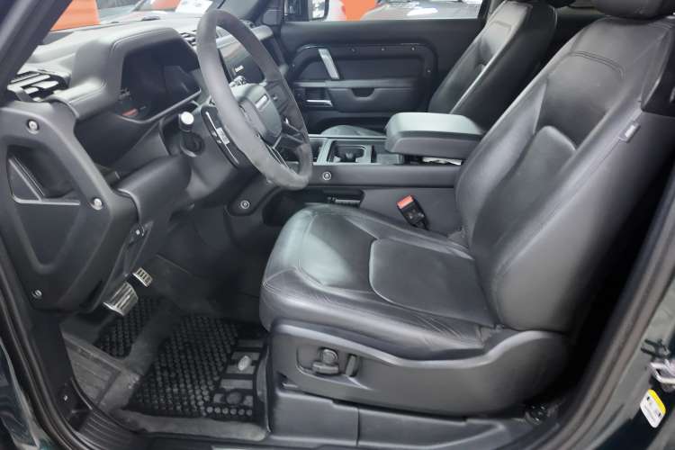 Land-Rover Defender