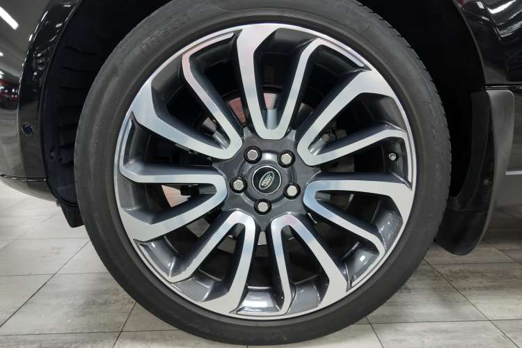 Land-Rover Range Rover