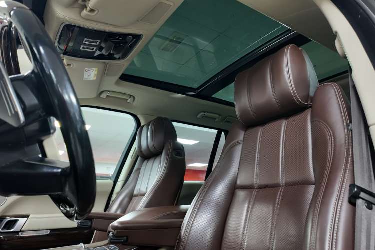 Land-Rover Range Rover