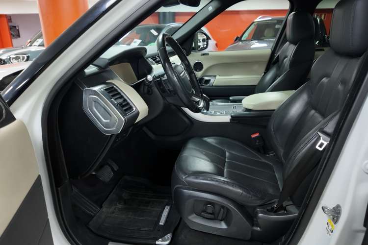 Land-Rover Range Rover Sport