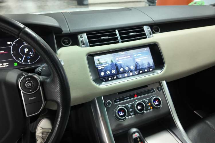 Land-Rover Range Rover Sport
