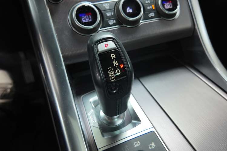 Land-Rover Range Rover Sport
