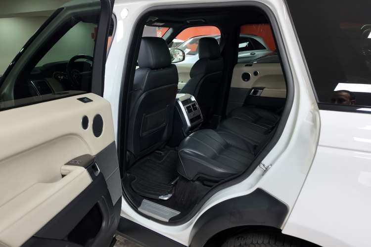 Land-Rover Range Rover Sport