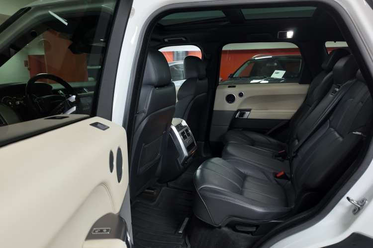 Land-Rover Range Rover Sport