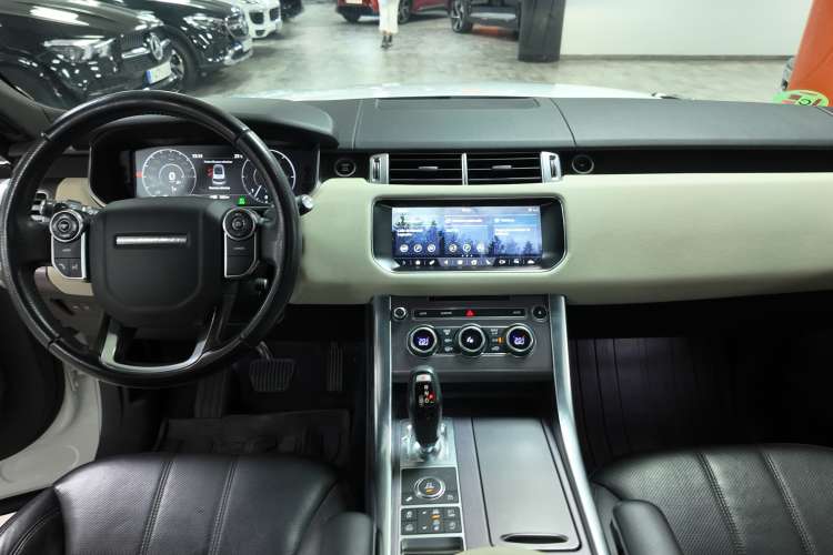 Land-Rover Range Rover Sport