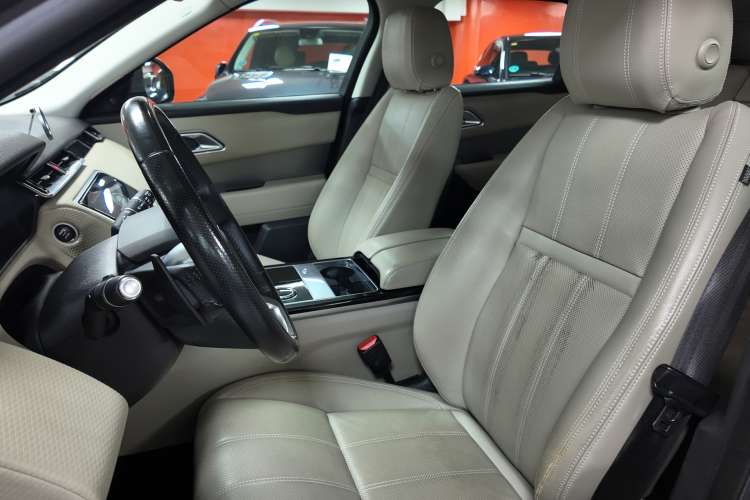 Land-Rover Range Rover Velar