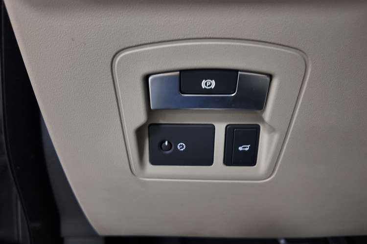 Land-Rover Range Rover Velar