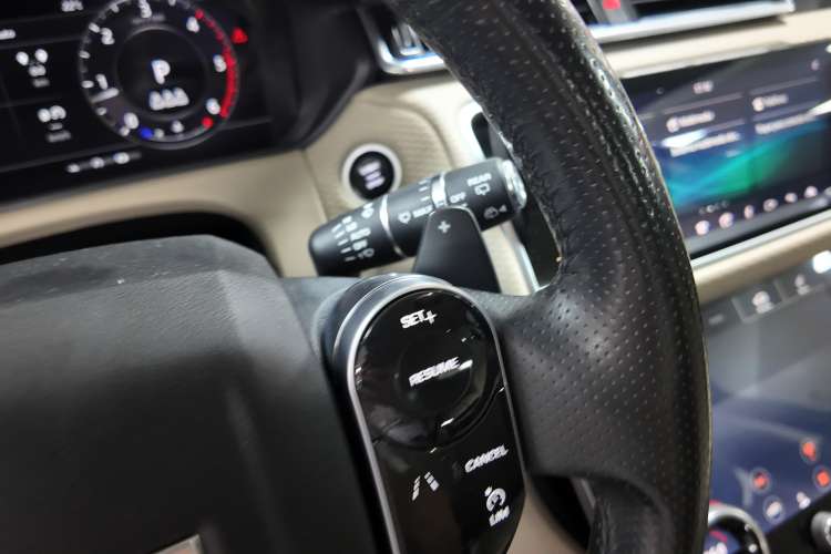 Land-Rover Range Rover Velar