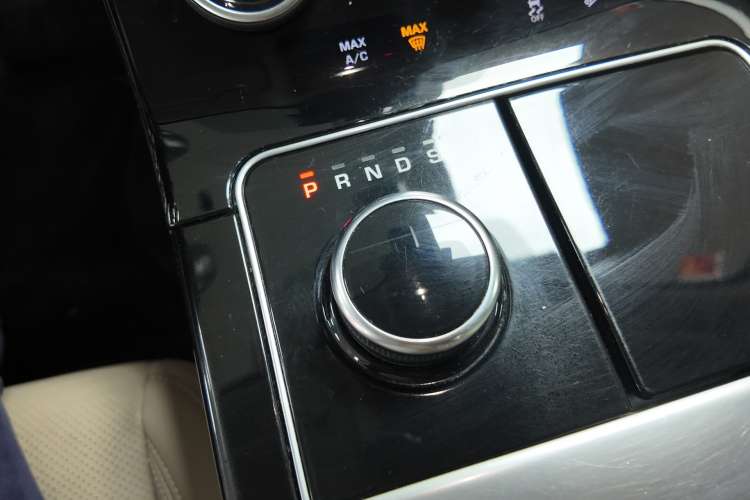 Land-Rover Range Rover Velar