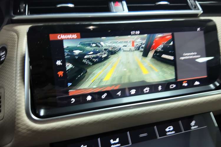 Land-Rover Range Rover Velar