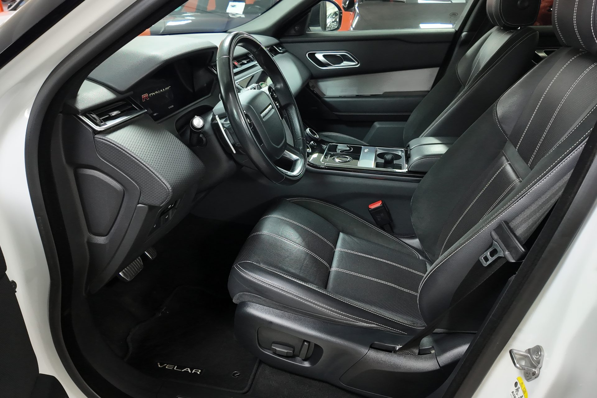 Land-Rover Range Rover Velar