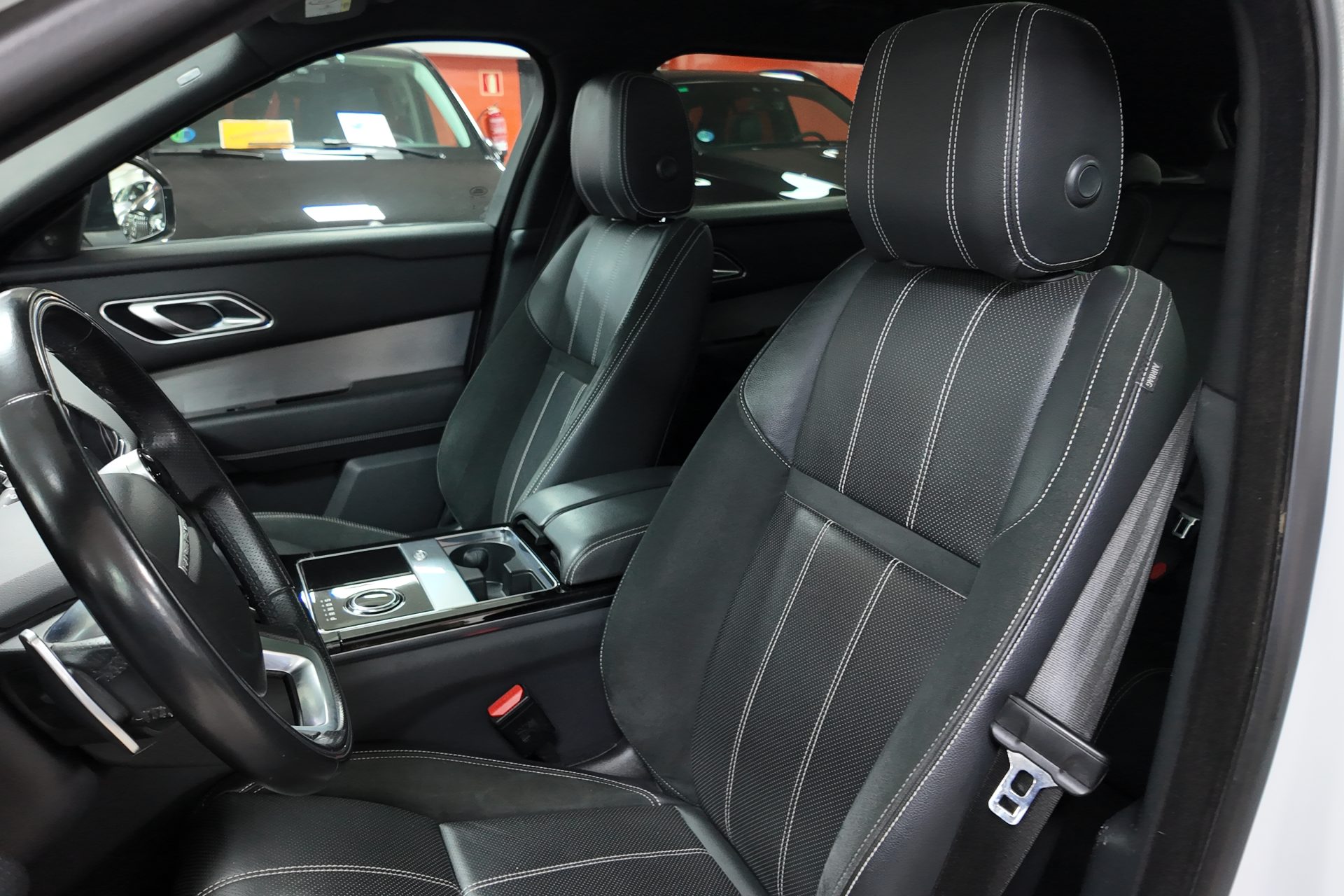 Land-Rover Range Rover Velar
