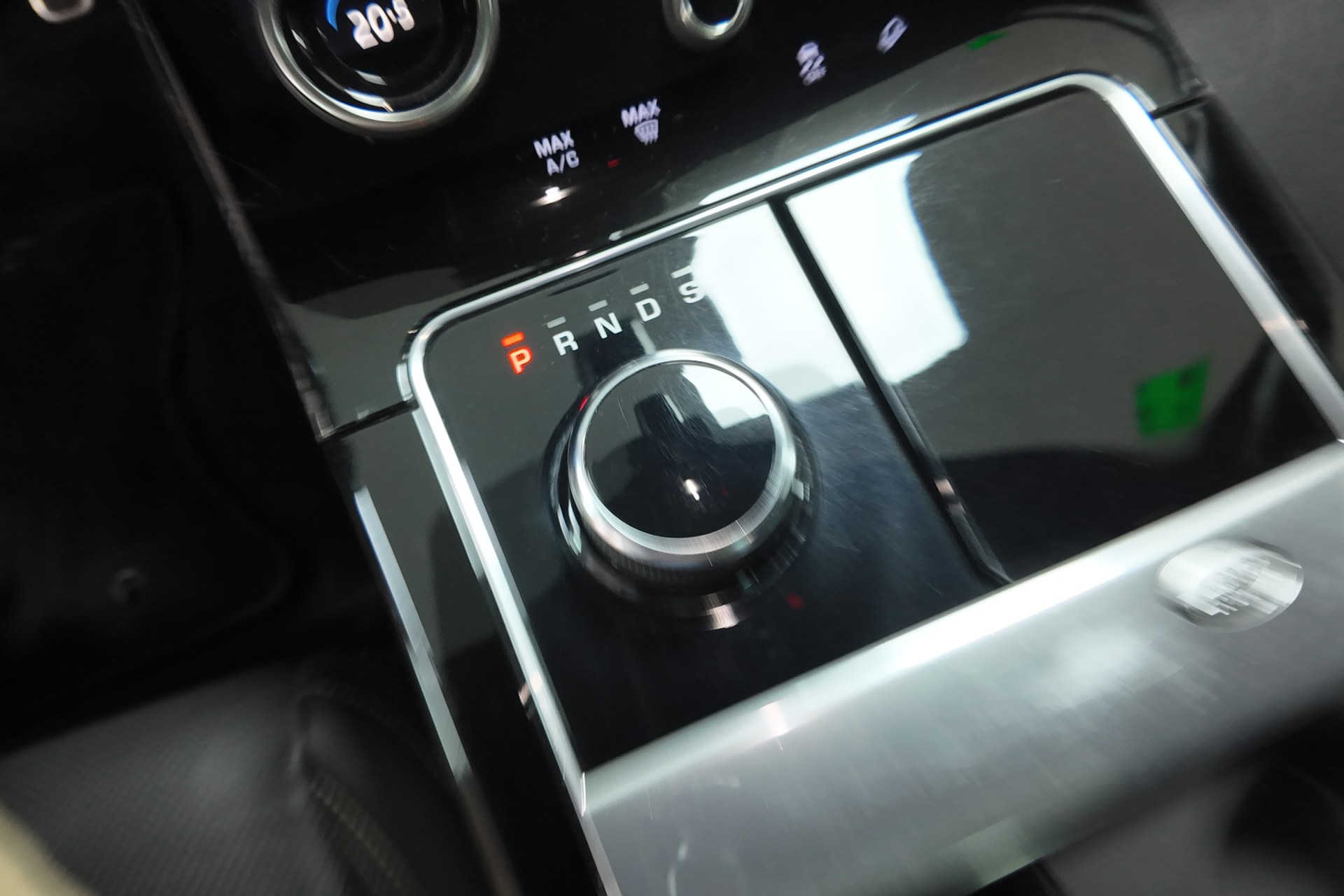 Land-Rover Range Rover Velar