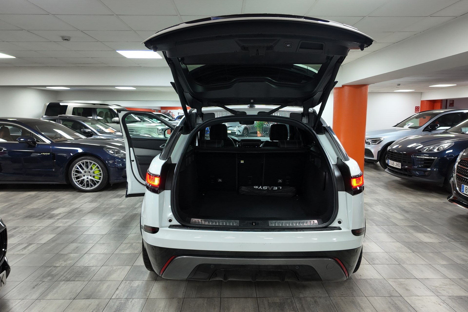 Land-Rover Range Rover Velar