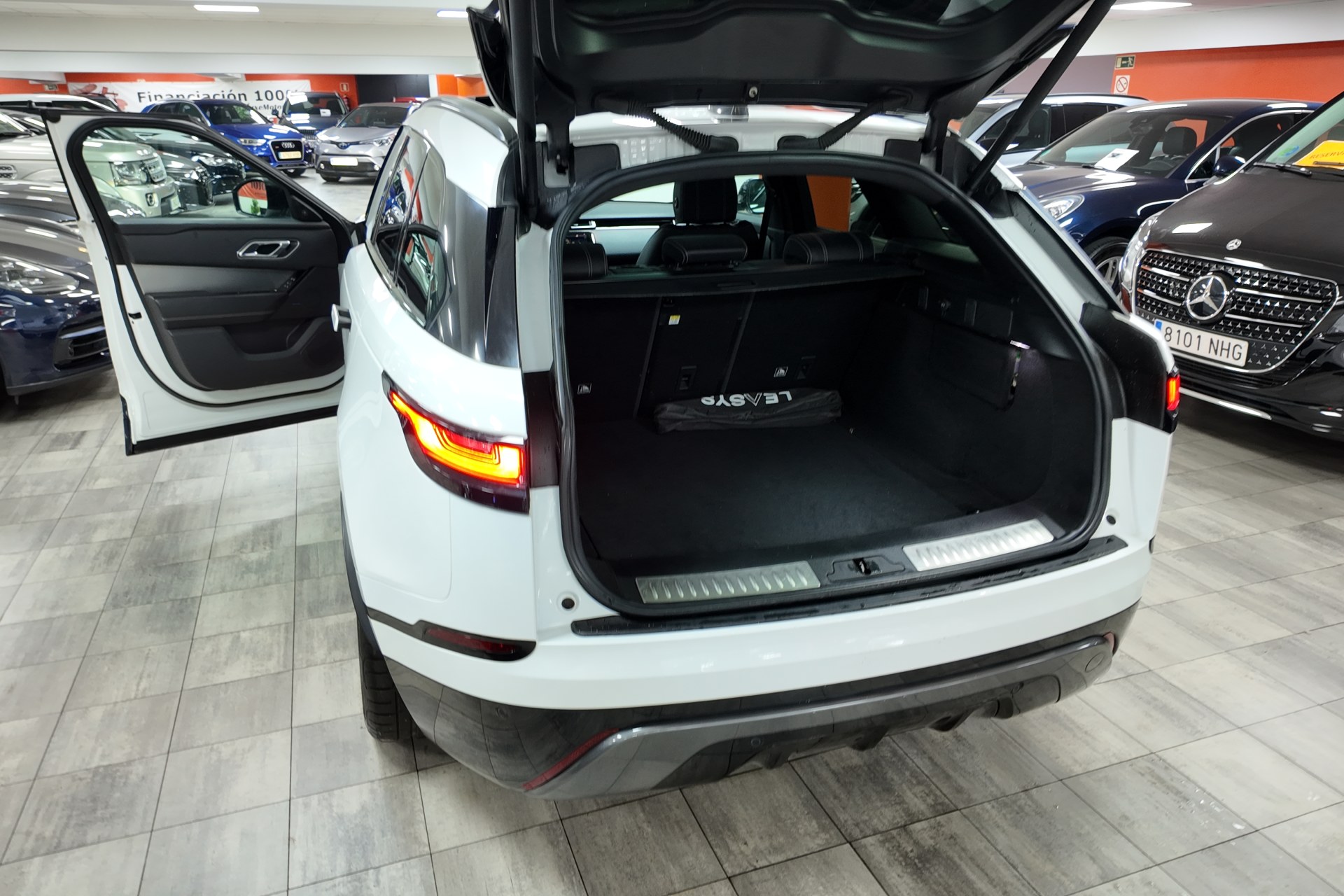 Land-Rover Range Rover Velar